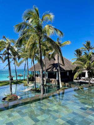 Mauritius Tour Guide: Infinitypool im Hotel Constance Belle Mare Plage